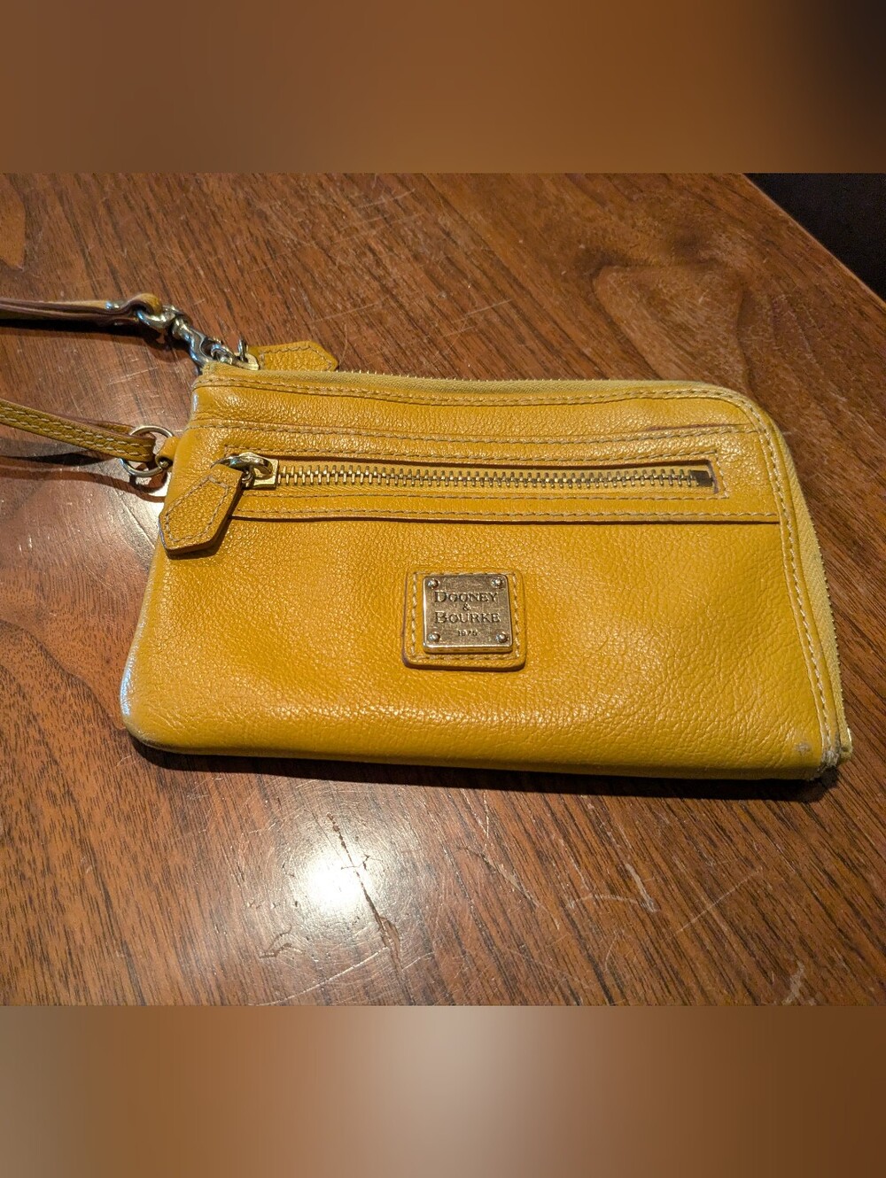 Dooney & Bourke clutch/wallet/wristlet
